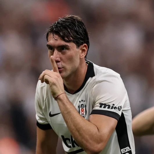 Beşiktaş'ta Vlahovic İlk Golünü Attı, Jest Yapan Takım Arkadaşına Koştu