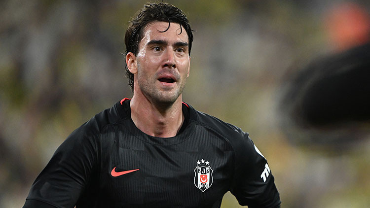 Beşiktaş'ta Vlahovic Şoku: Sırp Golcü Sakatlandı