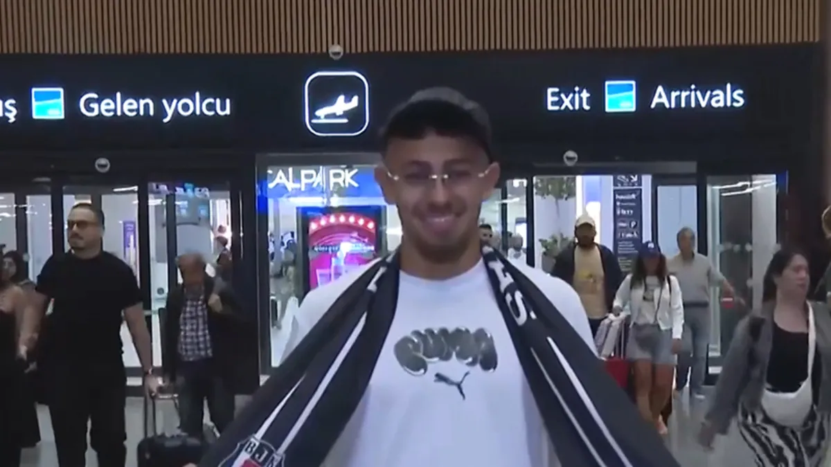 Beşiktaş'ın yeni transferi İlhan Fakılı İstanbul'da