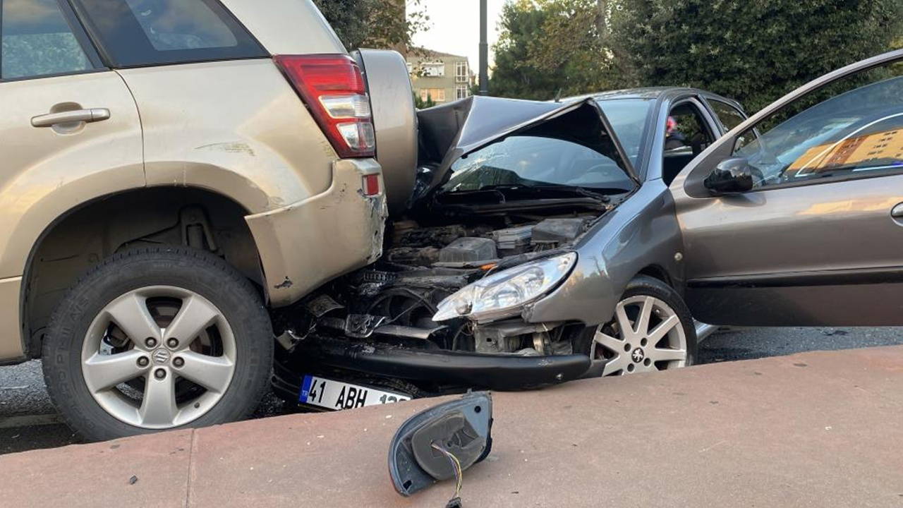 Beşiktaş'ta Zincirleme Kaza: 5 Araç Karıştı, 2 Yaralı