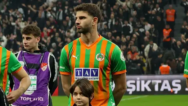 Beşiktaş'ın yeni transferi Ümit Akdağ İstanbul'a geldi