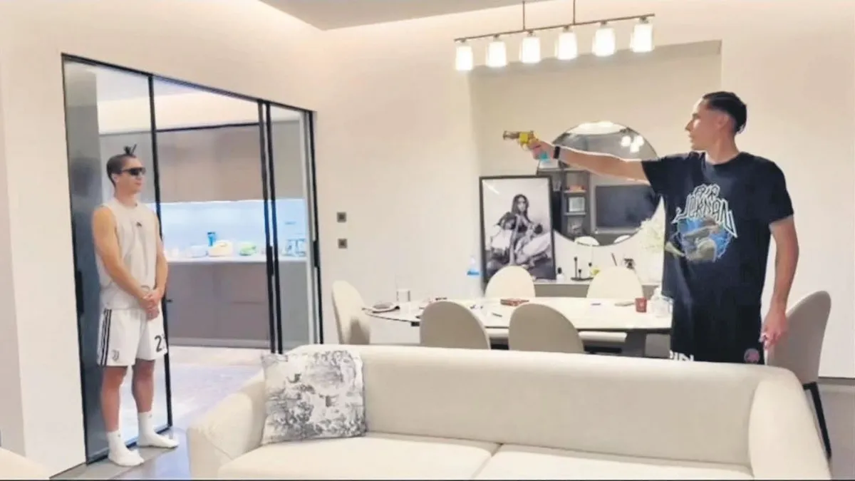 Beşiktaşlı Miretti ve Karagümrük Kalecisi Silvestri Evde Çocuk Gibi Eğlendi