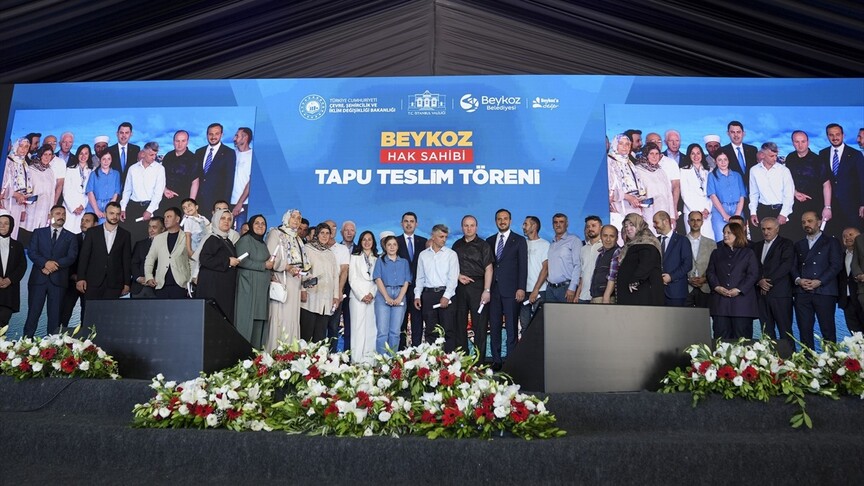 Beykoz'da 1071 hak sahibine tapuları teslim edildi