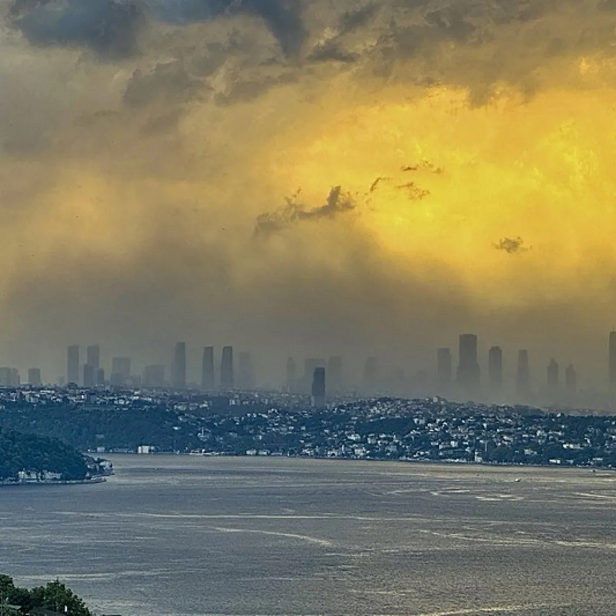 Beykoz, Sarıyer ve Arnavutköy'de Denize Girme Yasağı: Dev Dalga Uyarısı