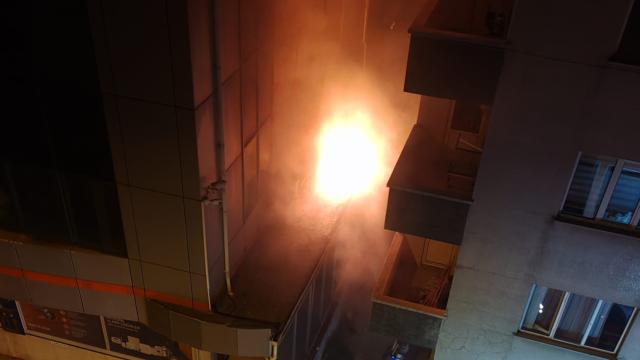 Beykoz'da 7 Katlı İş Merkezinde Yangın Paniği