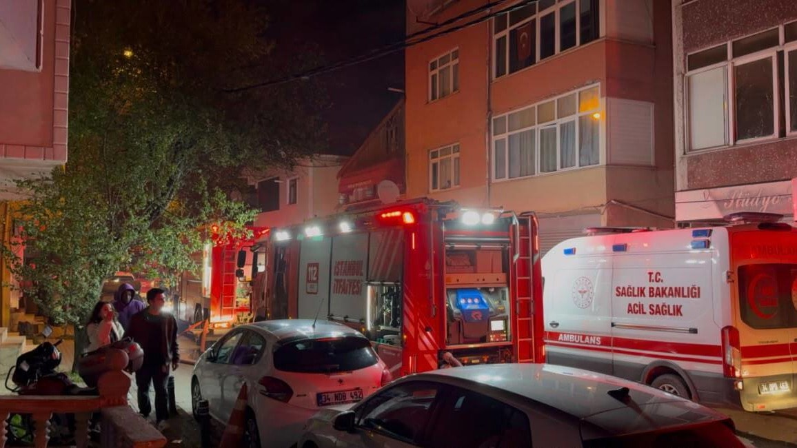 Beykoz'da Kulübe Yangını: Alevler İki Binaya ve Araçlara Sıçradı