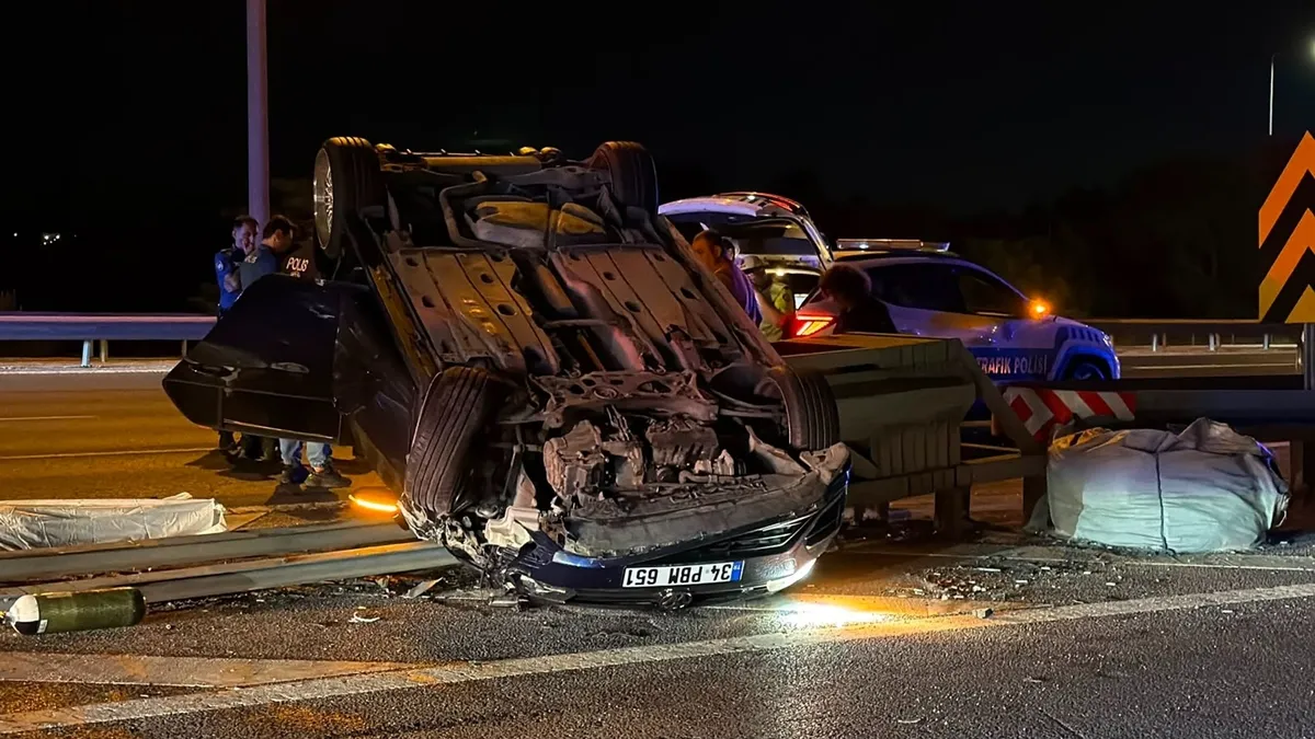 Beykoz'da Minibüse Çarpan Otomobil Takla Attı: 1 Ölü, 2 Yaralı