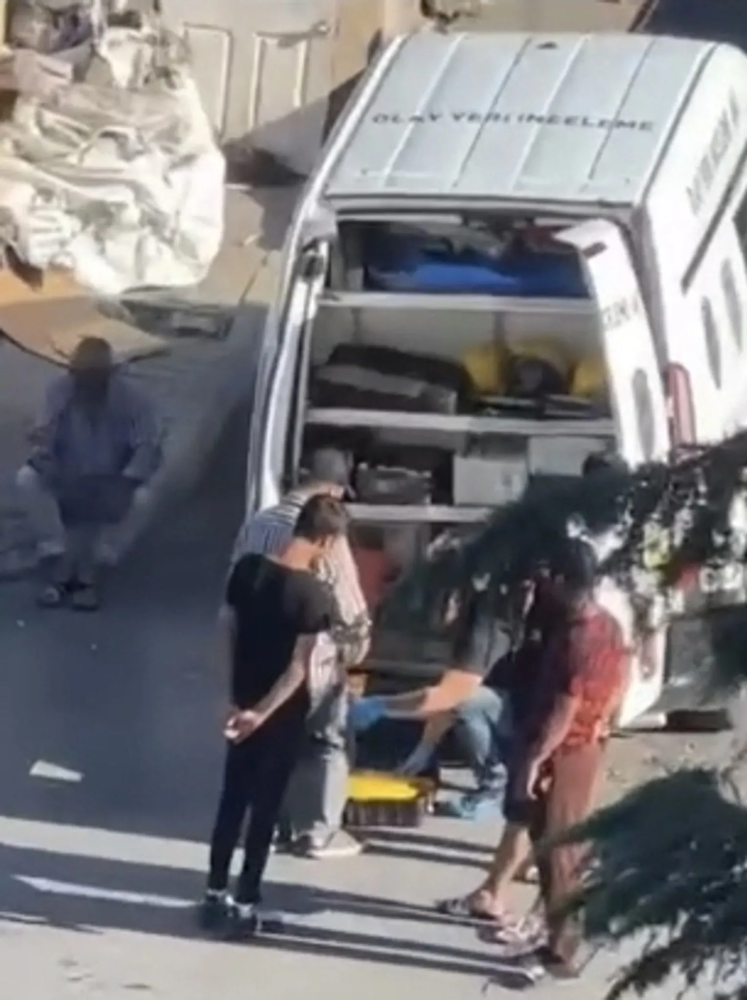 Beylikdüzü'nde baygınlık geçiren genç kadın hayatını kaybetti