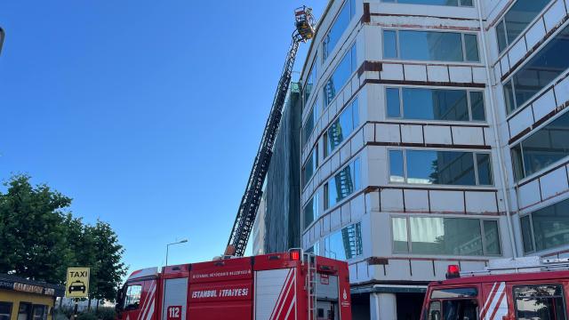 Beyoğlu'nda 6 Katlı Binada Yangın: Alevler Kısa Sürede Söndürüldü