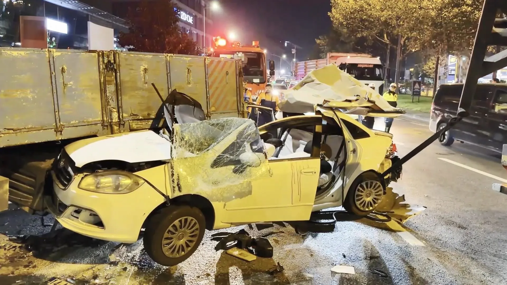 Beyoğlu'nda Alkollü Sürücü Zincirleme Kazaya Neden Oldu