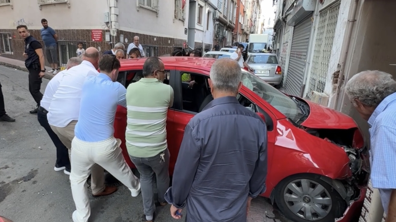Beyoğlu'nda Düğün Konvoyunda Kaza: Damadın Amcası Hayatını Kaybetti