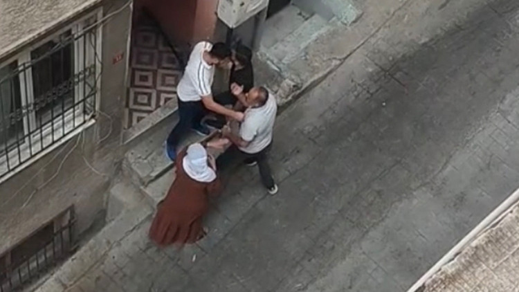 Beyoğlu'nda Fön Parası Tartışması Taşlı Sopalı Baskına Dönüştü