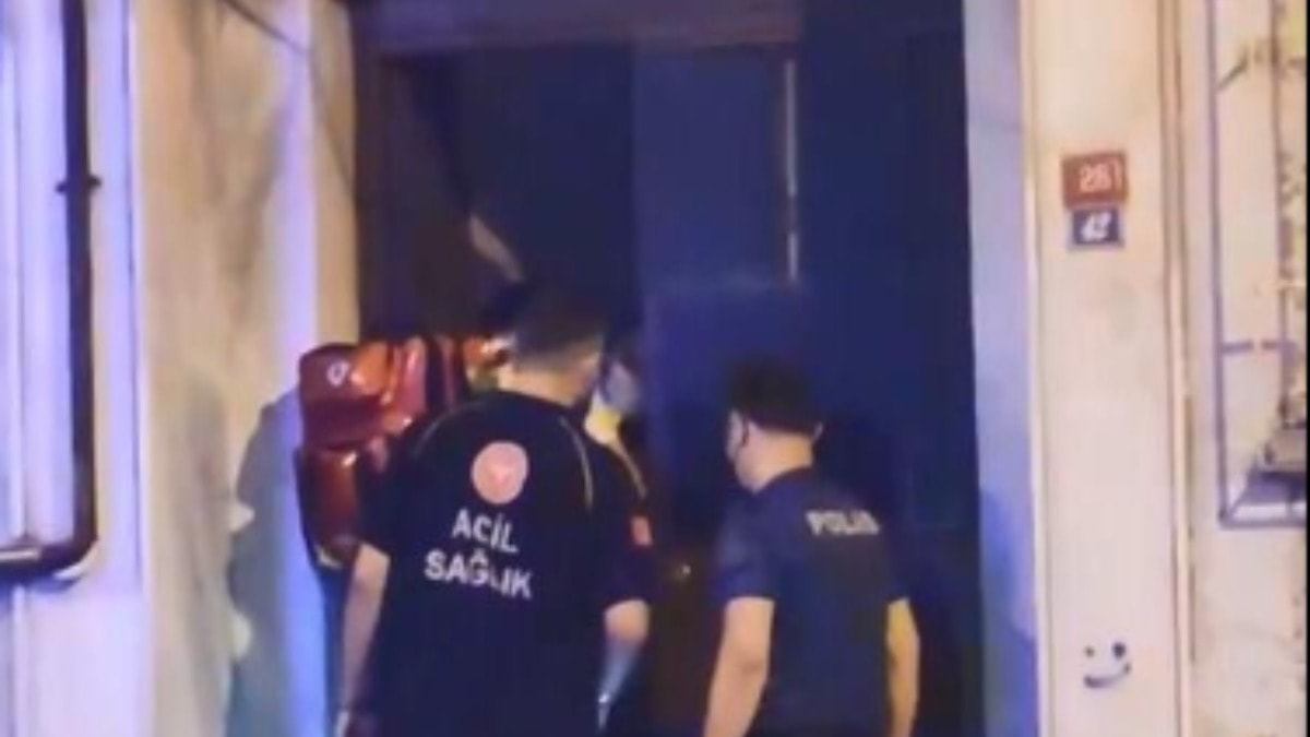 Beyoğlu'nda Sır Dolu Ölüm: Komşuların İhbarı Üzerine Girdikleri Evde 57 Yaşındaki Selim'in Cansız Bedeni Bulundu
