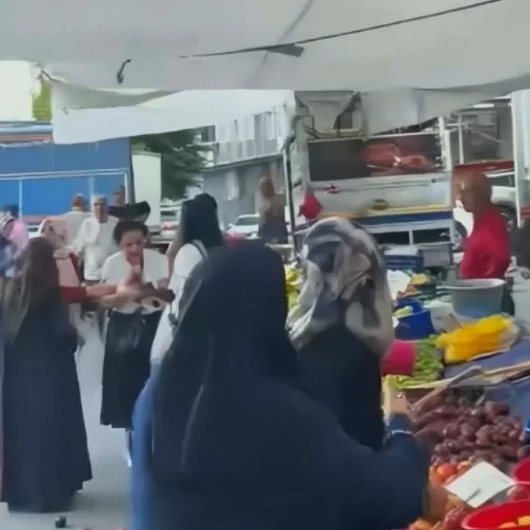 Beyoğlu pazarında armut kavgası: Kadının başına kalas atan pazarcı tutuklandı