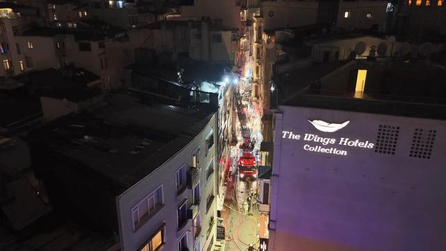 Beyoğlu'nda 6 Katlı Apartmanda Yangın: İtfaiye Müdahalesi