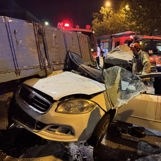 Beyoğlu'nda alkollü sürücü kazası: 3 yaralı, 3 araç pert