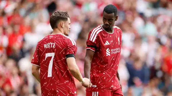 Bezos ve Saverin Liverpool'u Satın Alıyor
