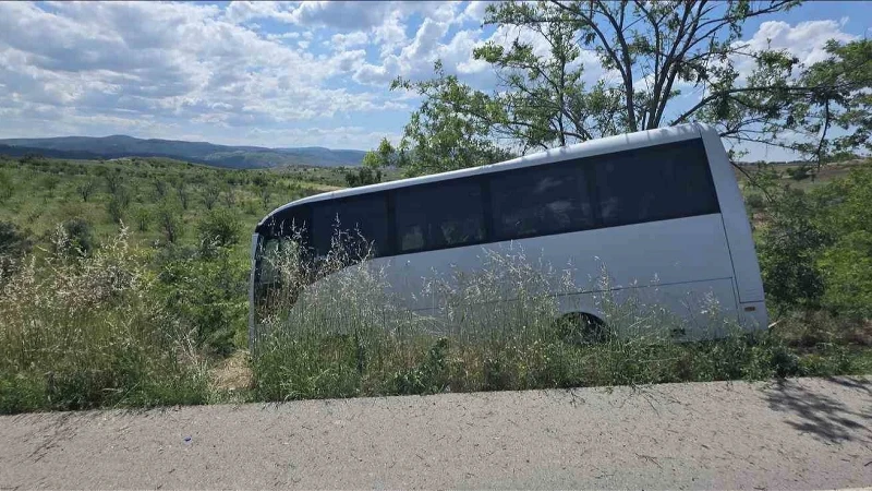 Bilecik'te yolcu otobüsü devrildi: Çok sayıda yaralı var