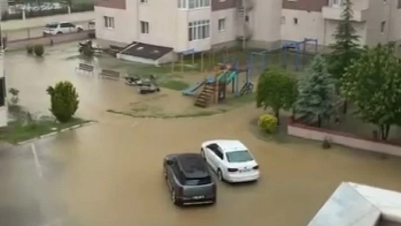 Bilecik'te sağanak yağış sele dönüştü: Cadde ve sokaklar sular altında