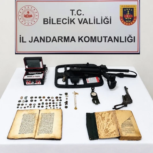 Bilecik'te Tarihi Eser Operasyonu: 51 Sikke Ele Geçirildi
