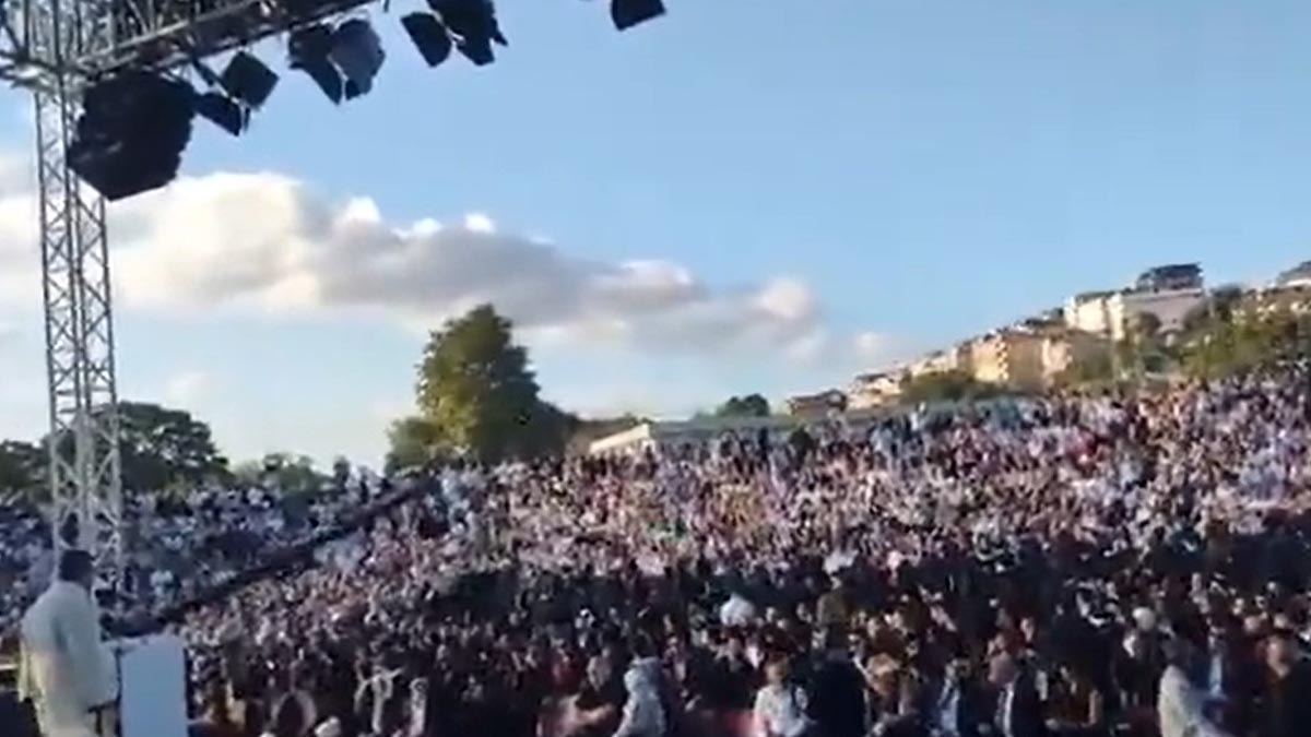 Bilgi Üniversitesi'nde kayyum rektöre sırt dönme protestosu
