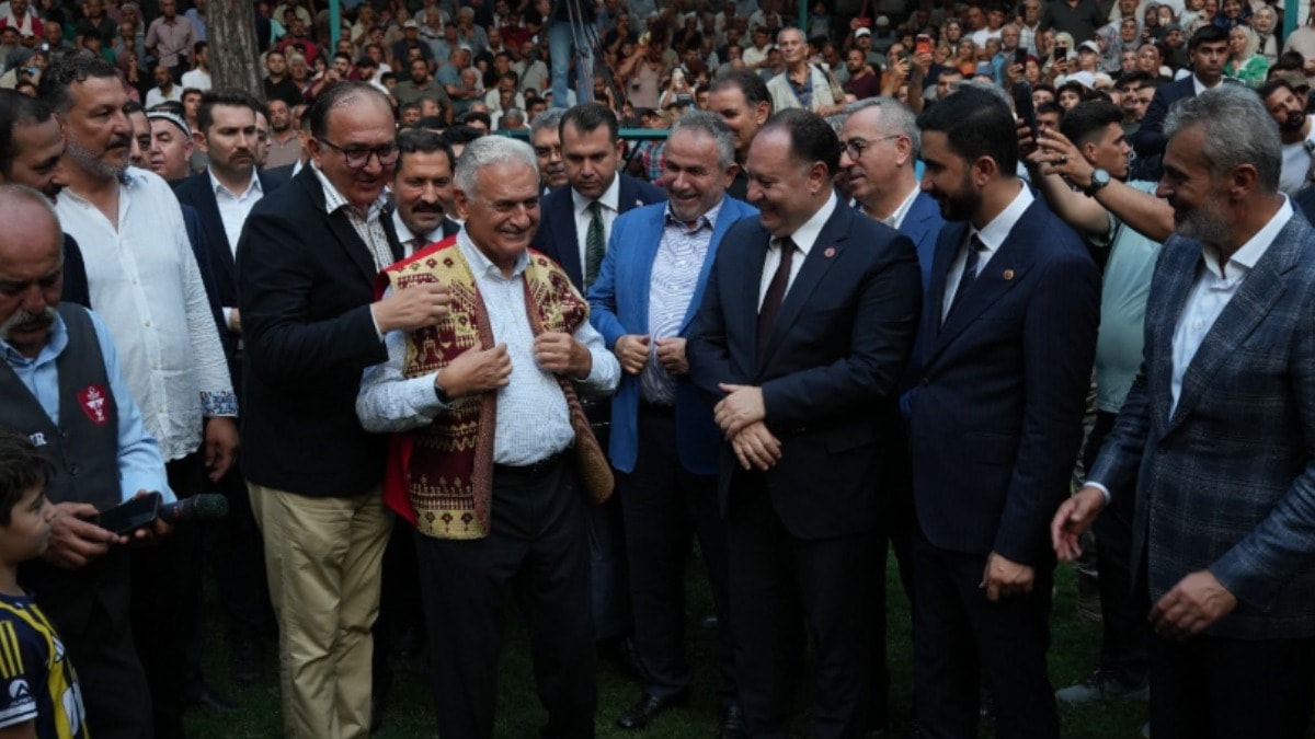 Binali Yıldırım, Yayladağı'nda Aba Güreşi Festivali'nde Ağa Oldu