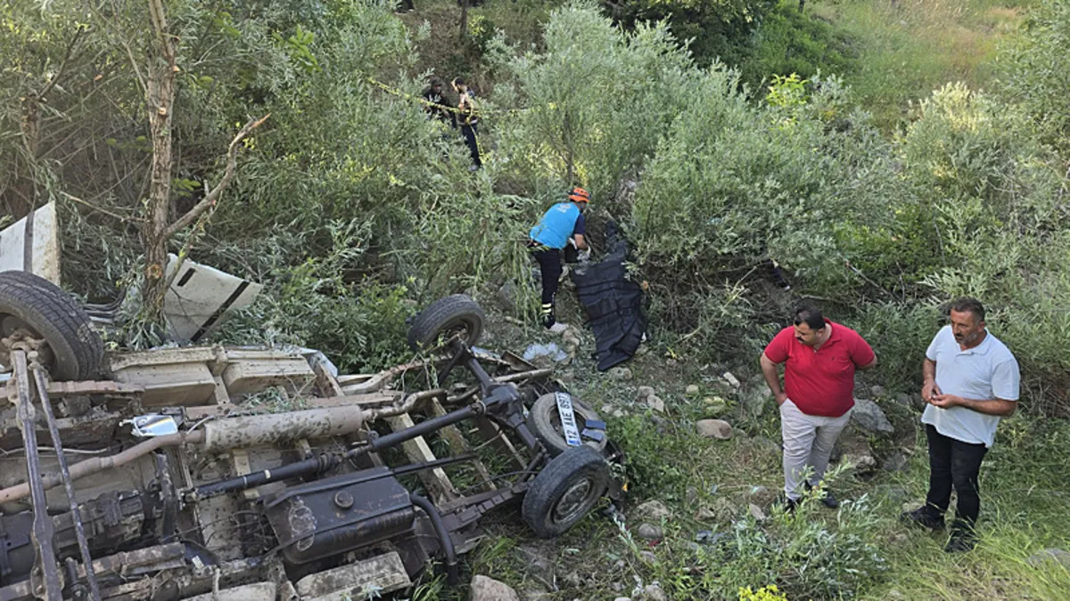 Bingöl'de kamyonet uçuruma yuvarlandı: 3 ölü, 2 yaralı