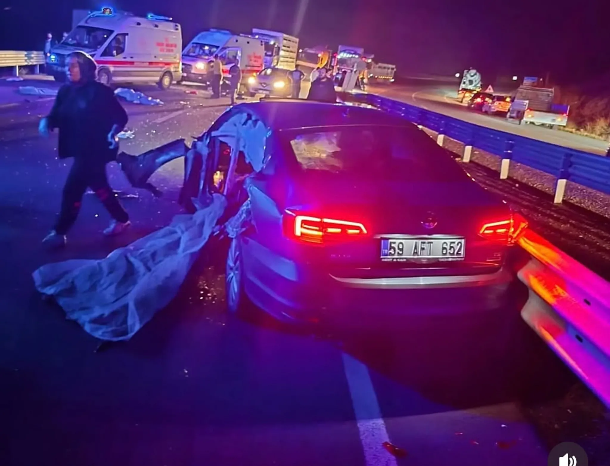 Bingöl'de feci kaza: Murat Köprüsü'nde otomobil bariyerlere çarptı, 2 ölü