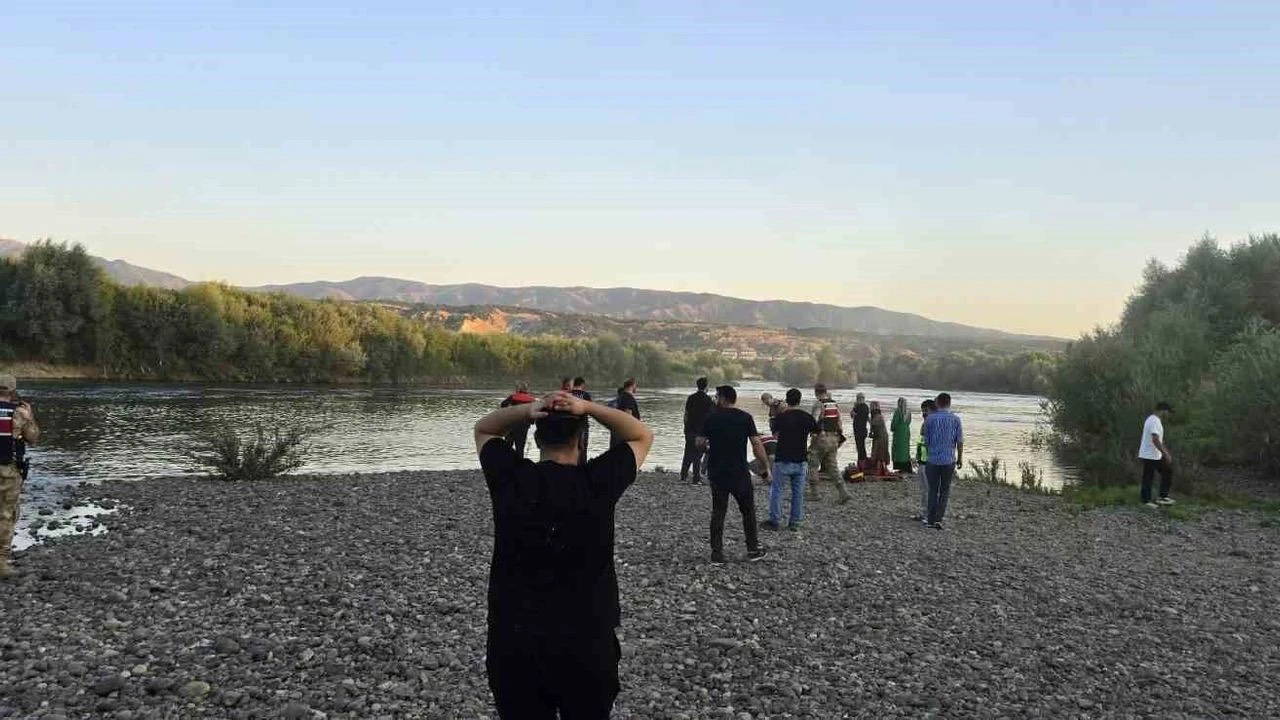 Bingöl'de Murat Nehri'nde Boğulma: 15 Yaşındaki Kurtarıldı, Abisi Hayatını Kaybetti