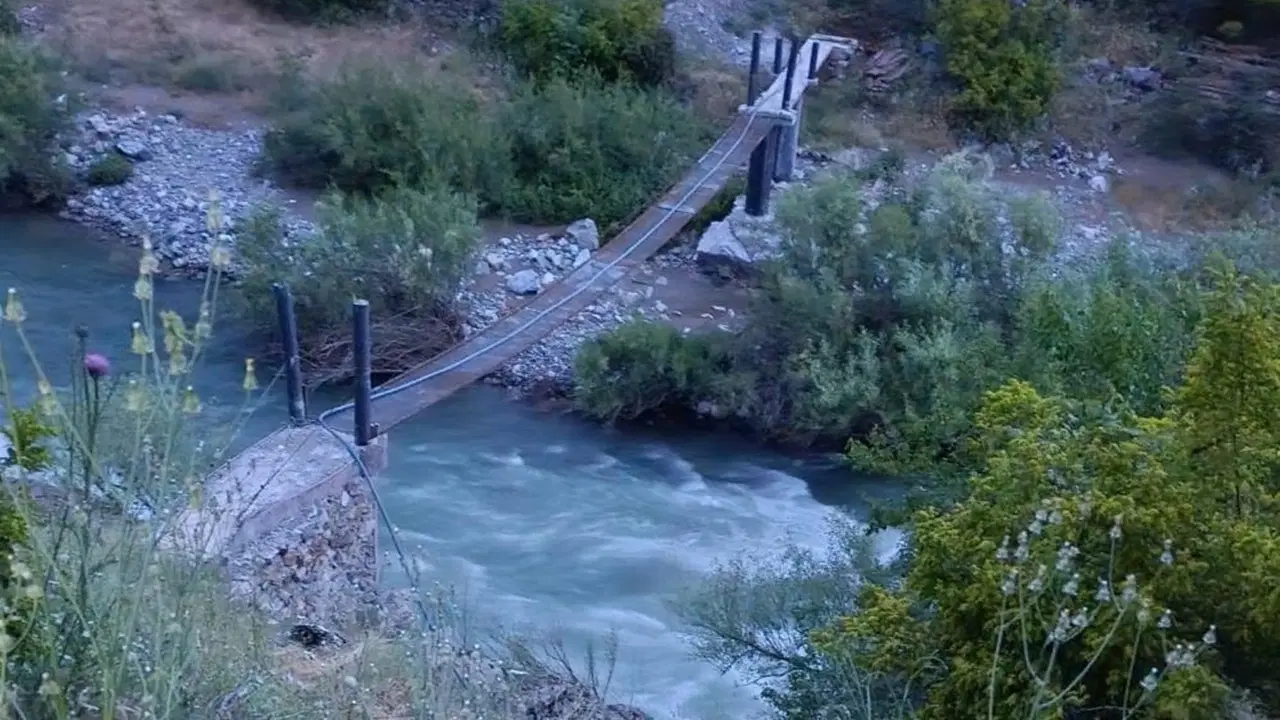 Bingöl'de Nehirde Kaybolan Kişi İçin Arama Çalışması Sürüyor