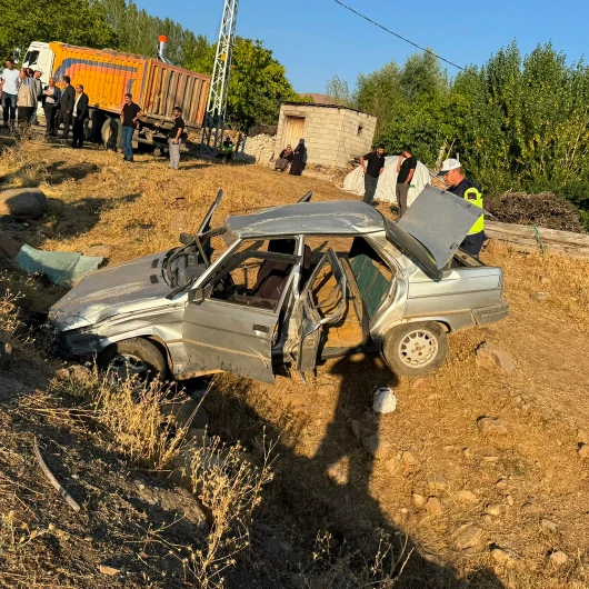 Bingöl Solhan'da otomobil şarampole devrildi: 4 yaralı
