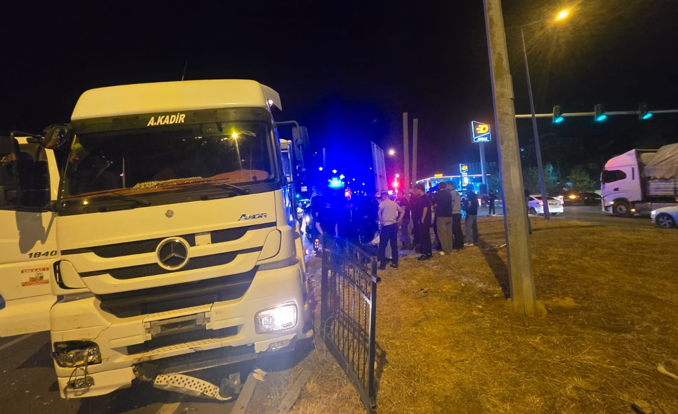 Bingöl'de Tır ile Otomobil Çarpıştı: 5 Yaralı