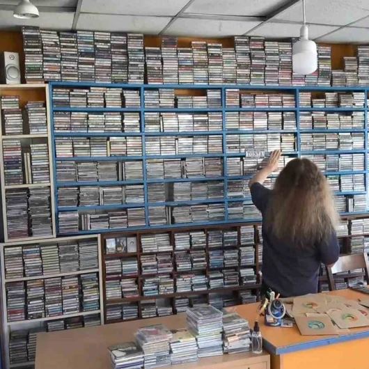 Bir Dönem Kapış Kapıştı, Şimdi Nostaljik Raflarda: Eski Kasetlerin Yolculuğu