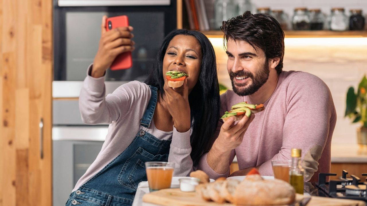 Birlikte Yemek Yemek Depresyon ve Bunama Riskini Azaltıyor
