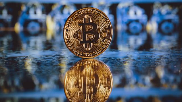 Bitcoin 74 bin doların altında: Jeopolitik riskler kriptoyu vurdu