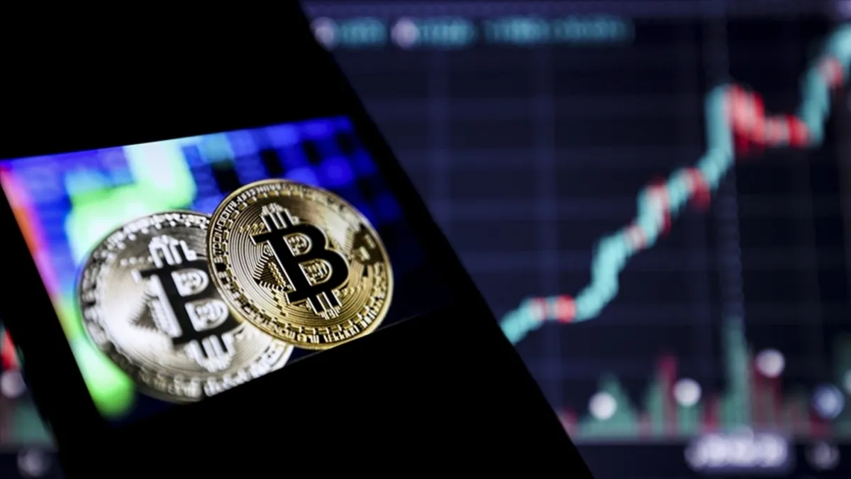 Bitcoin'de Sert Düşüş: 62 Bin Doların Altı, 200 Bin Yatırımcı Tasfiye Edildi