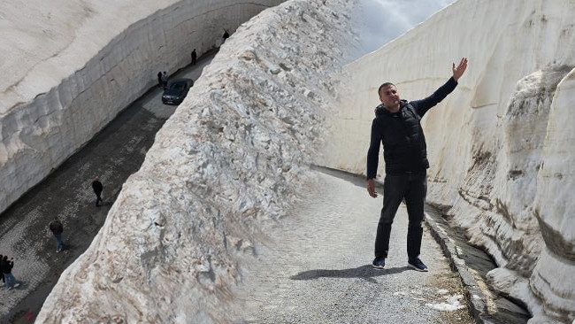 Bitlis'te 10 metrelik kar tünelleri: Dünyada ikinci, ziyaretçilerden büyük ilgi