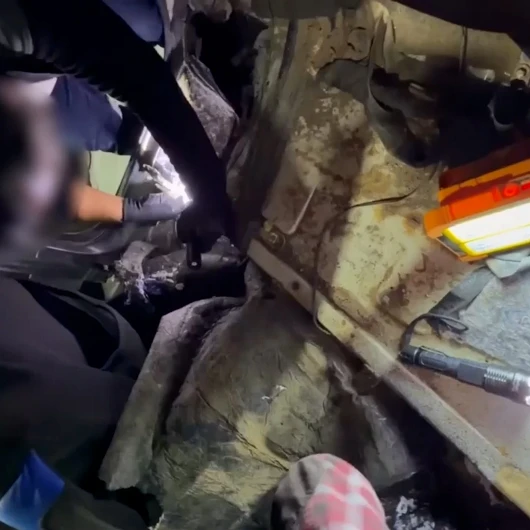 Bitlis'te Otomobil Koltuğunda 1 Kilo 700 Gram Uyuşturucu Ele Geçirildi