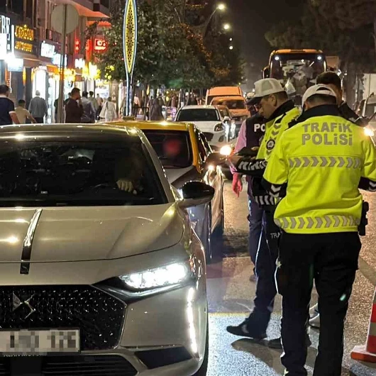 Bitlis Tatvan'da Gece Operasyonu: 7 Aranan Şahıs Yakalandı