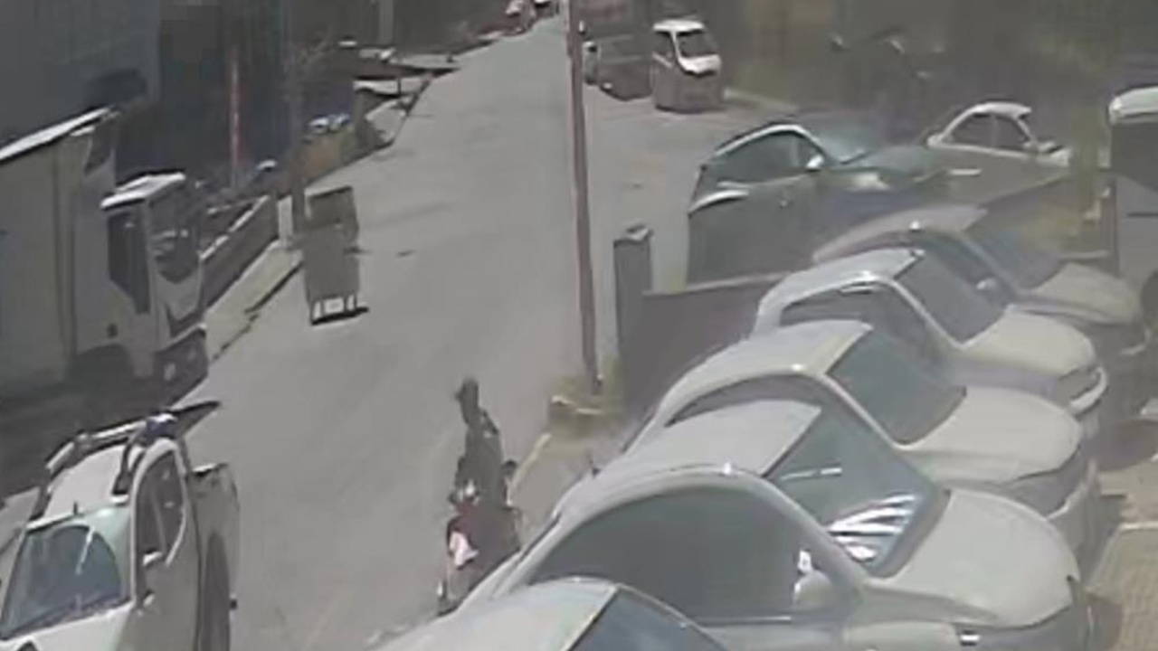 Bitlis'te çöp konteyneri caddeyi birbirine kattı