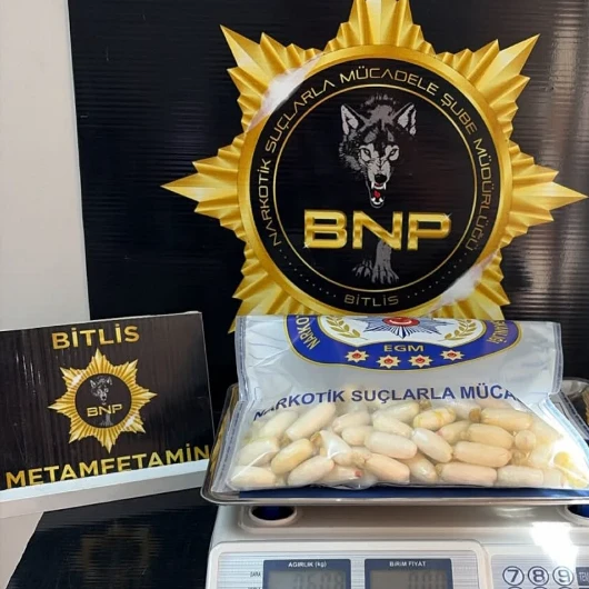 Bitlis'te Otobüs Yolcusunun Midesinde 608 Gram Metamfetamin
