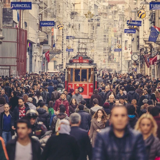 Bizi 'Biz' Yapan Sorular: Siyasi Hareketlerde Kimlik ve Yoldaşlık