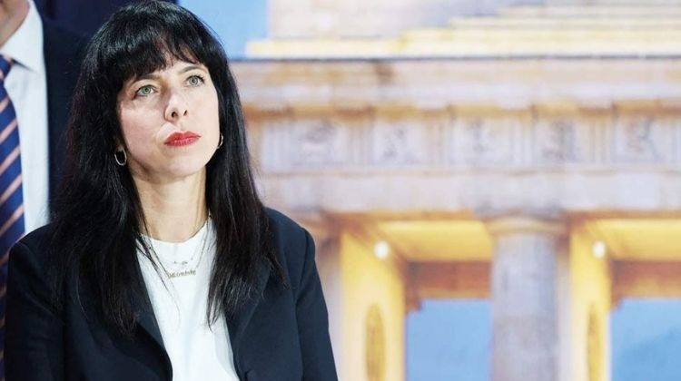 ‘Bizim kız’ göçmenleri umutlandırdı: Berlin'de Sol Parti zaferi