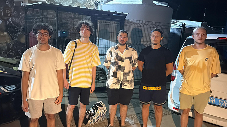 Bodrum'da Mahsur Kalan 5 Genç Denizden ve Karadan Kurtarıldı