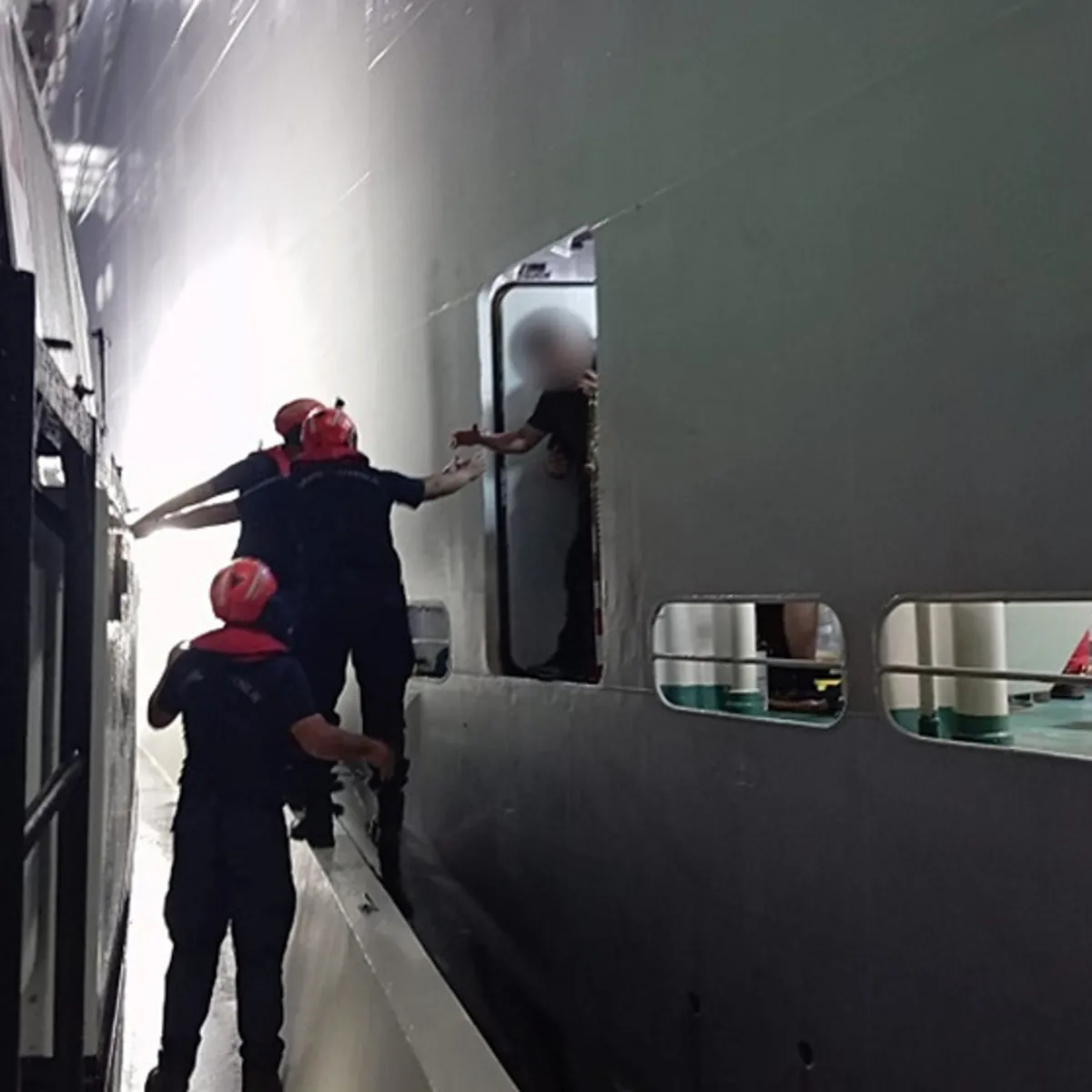 Bodrum açıklarında araştırma gemisinde yaralanan personel hastaneye kaldırıldı