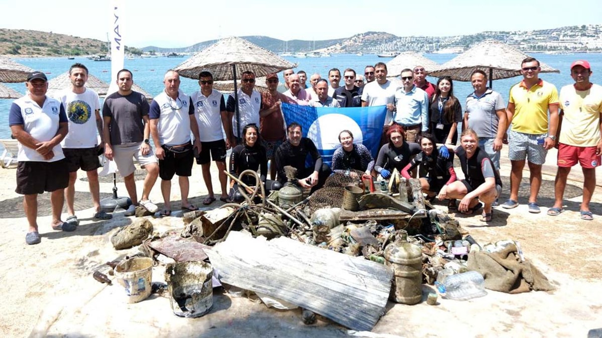 Bodrum'da Deniz Dibi Temizliğinde Şaşırtıcı Manzara: Plaj Süpermarkete Döndü