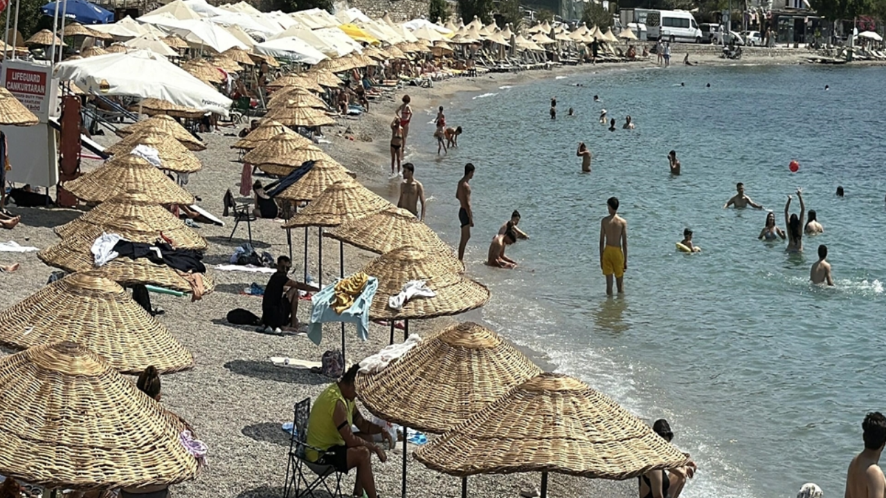 Bodrum'da Termometreler 40 Dereceyi Aşarken Sahillerde Yoğunluk