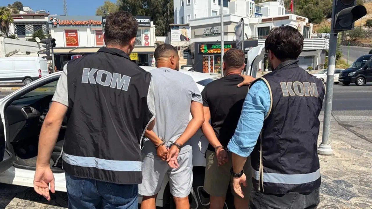Bodrum'da Kırmızı Bültenle Aranan Fransız Vatandaşı Sahte Kimlikle Yakalandı