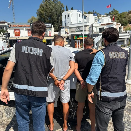Bodrum'da Kırmızı Bülten Operasyonu: Sahte Kimlikli Firari Yakalandı