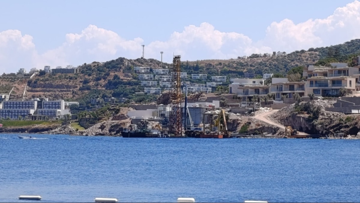 Bodrum'da yasak başladı, Küçükbük'te inşaat durmadı: Denize kazık çakmaya devam